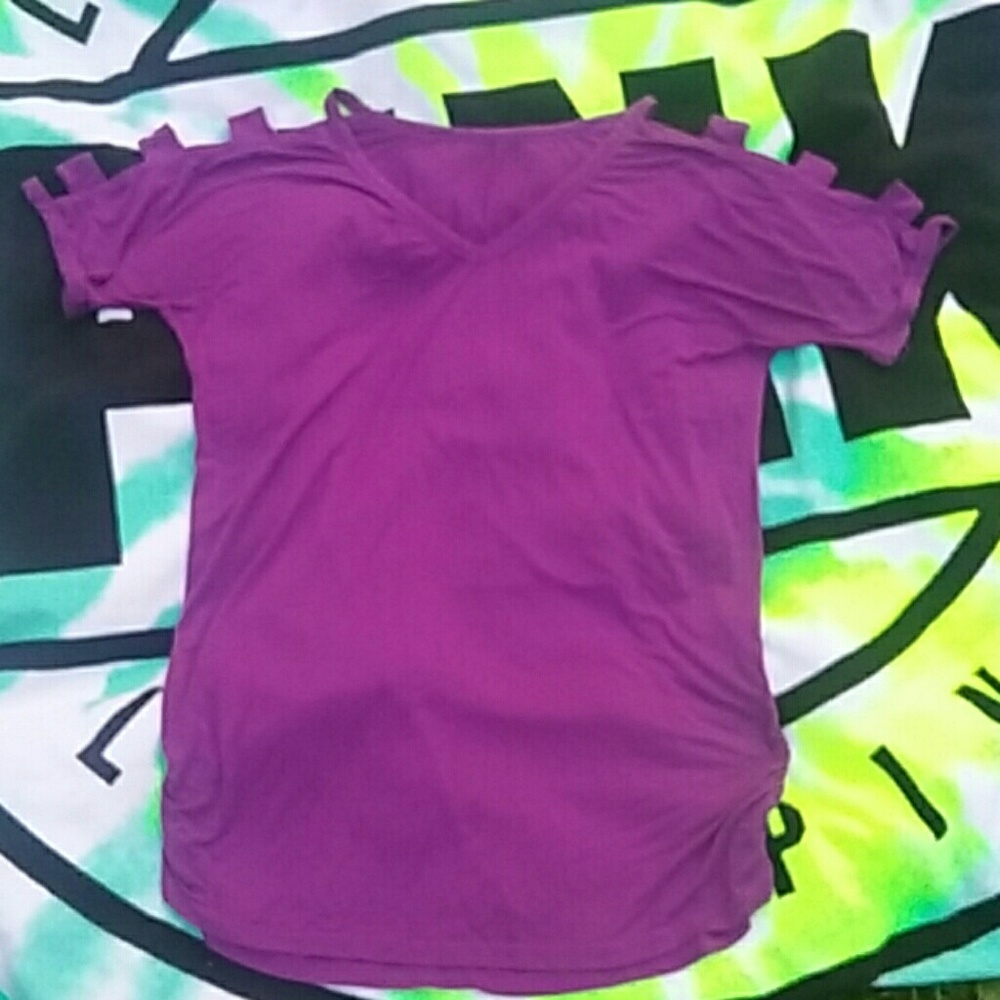 Cute cutout sleeve shirt